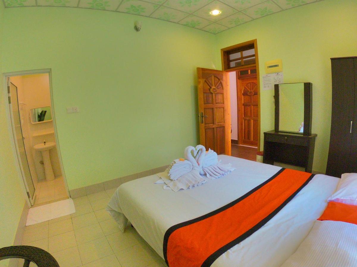 Ras Beach Inn Rasdhoo Екстериор снимка